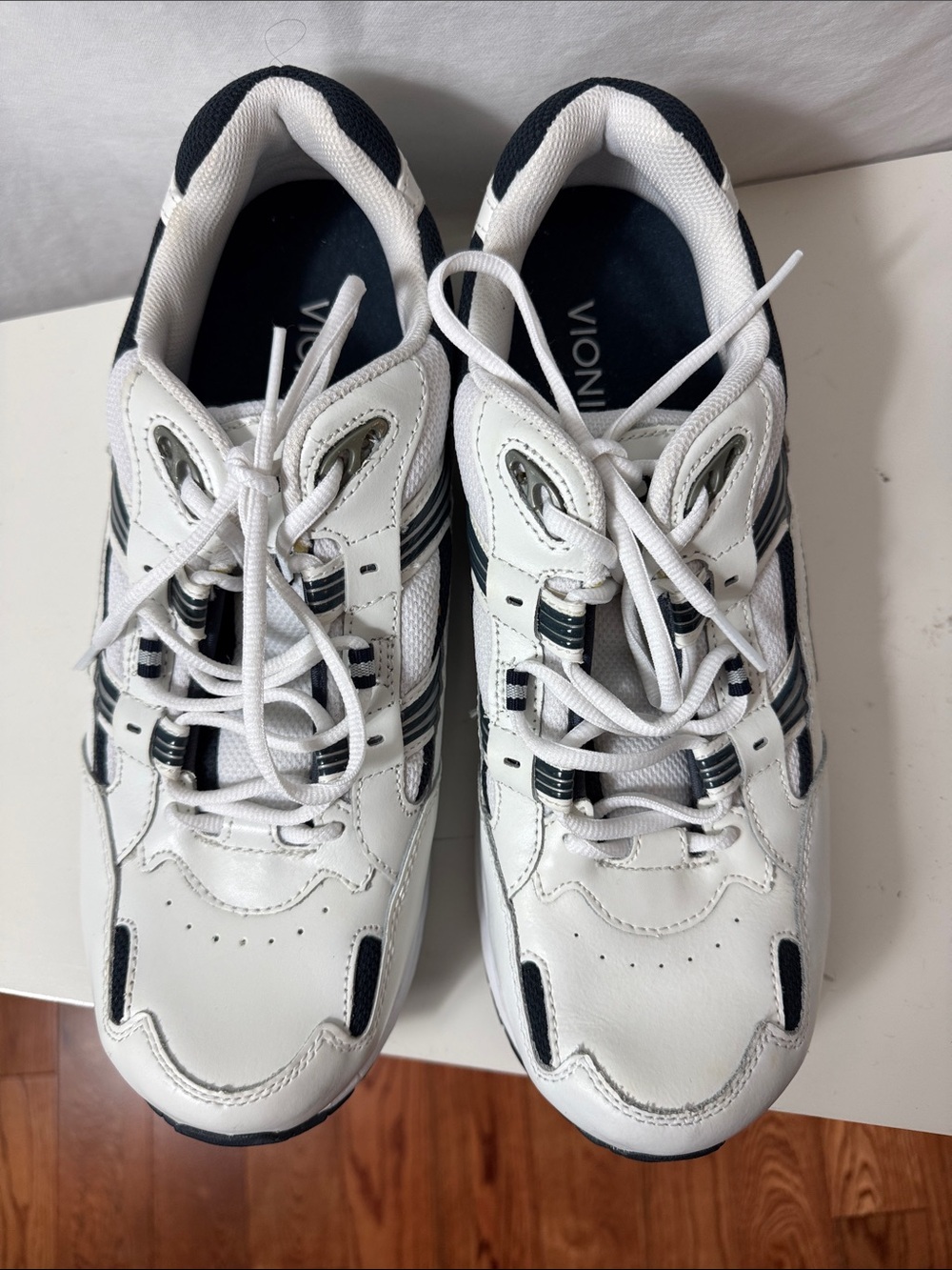 Vionic Walker 12 Wide Navy & white Sneakers